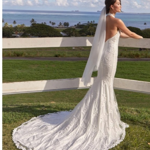 LULU's Bridal Wedding Elegant Floral Embroidered Mermaid Trumpet Gown - Picture 5 of 6